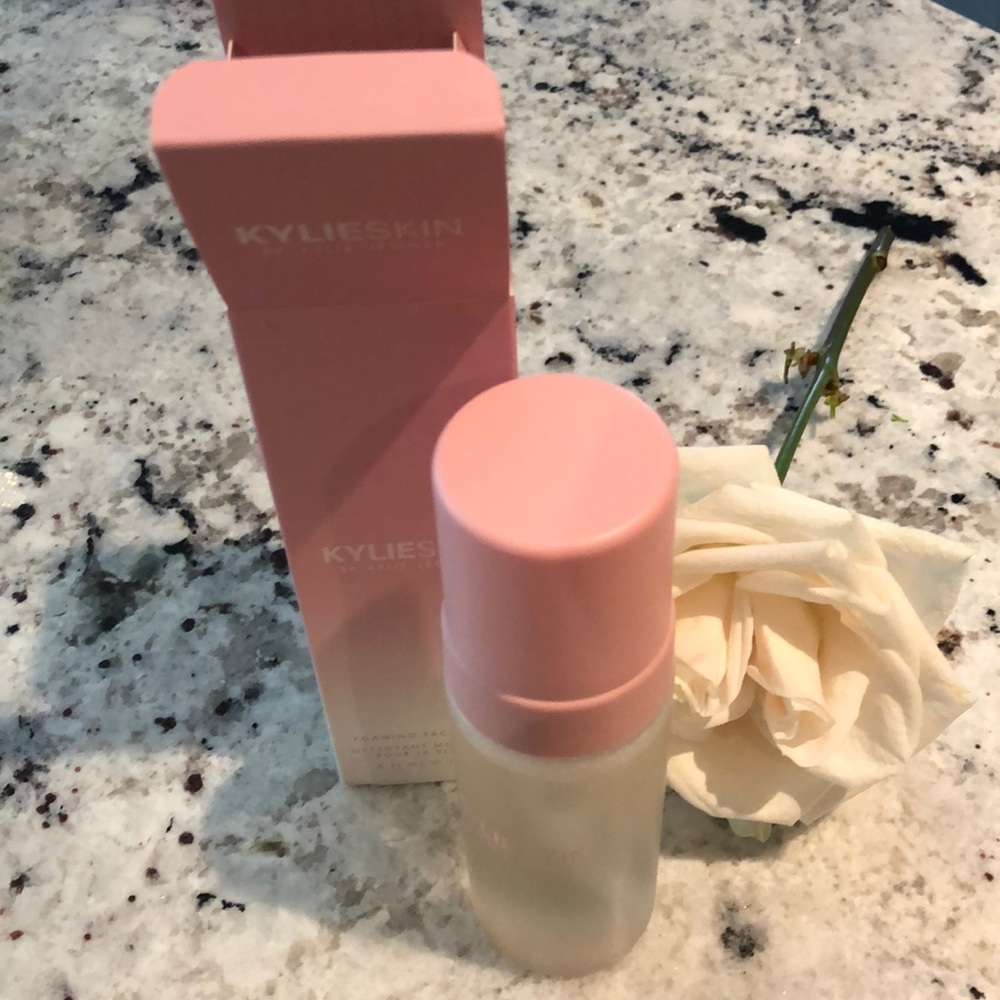 Kyle skin by Kyle Jenner- Foaming face Wash